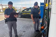 GUARDIA DI FINANZA DISTRIBUTORE BENZINA