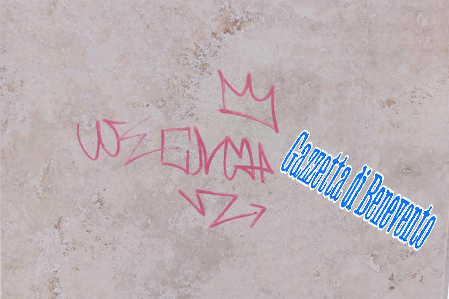 PIAZZA RISORGIMENTO VANDALIZZATA 01