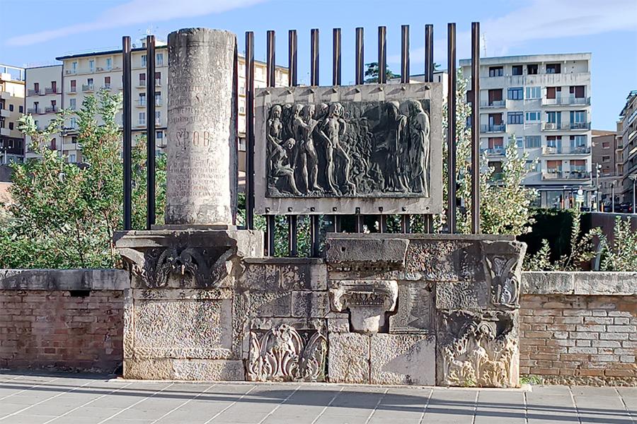 MORANTE MONUMENTO A DANTE LONTANO