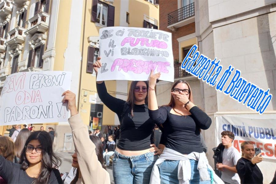 MANIFESTAZIONE STUDENTESCA 01
