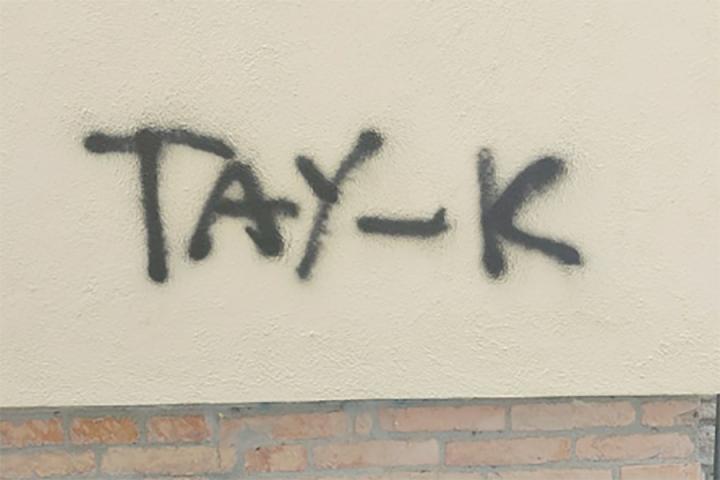 SCRITTE SUI MURI 02