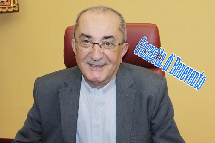 ARCIVESCOVO E GIORNALISTI 05