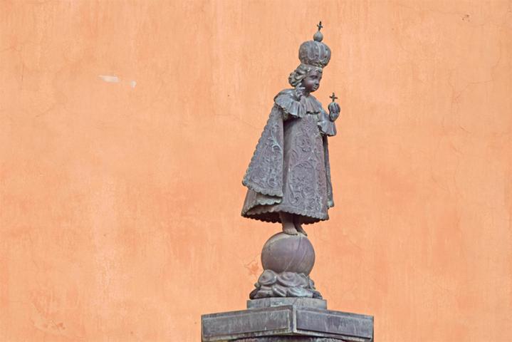 MORANTE STATUA DA VICINO
